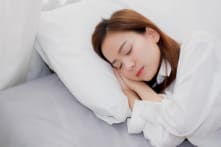 Ba thói quen khi ngủ gây hại cho sức khoẻ
